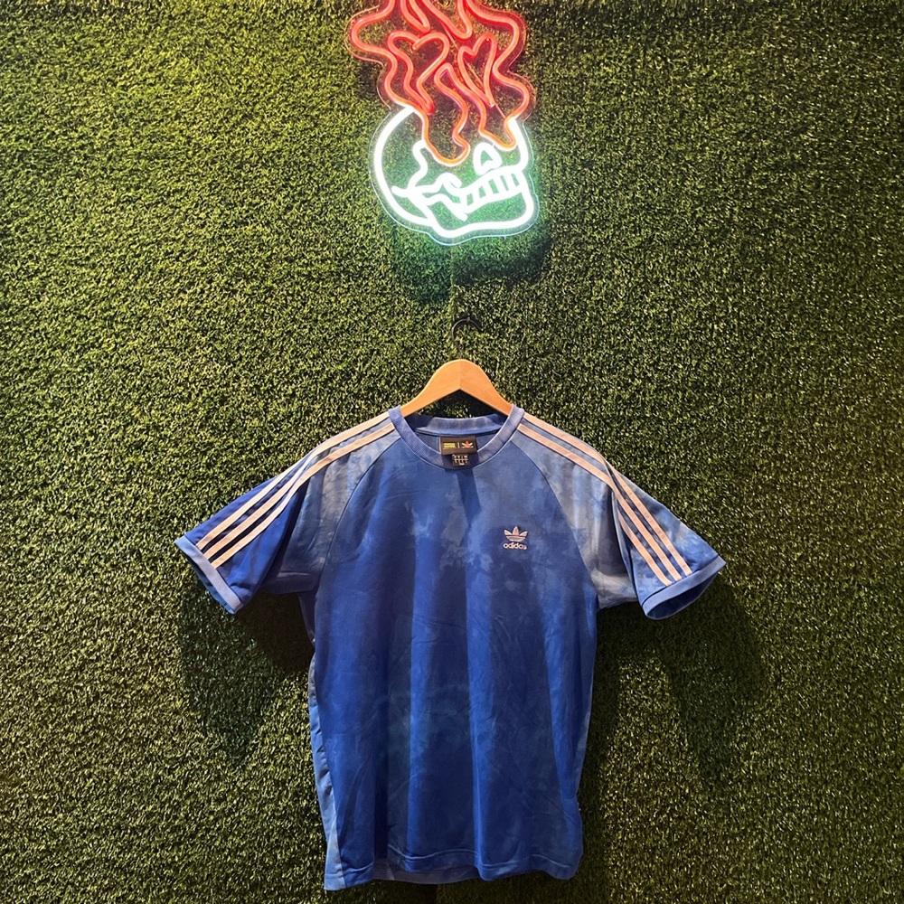 PHARRELL WILLIAMS 2018 HUMAN RACE TEE
Size Small- True to Size
10/10 Condition